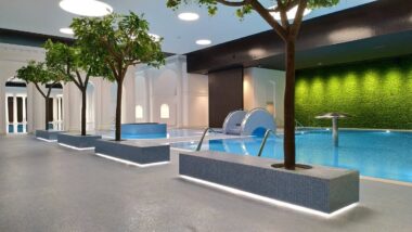 Caracalla Spa - zážitkový bazén se stromy